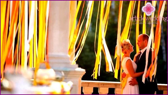 Colored sparks of a yellow wedding