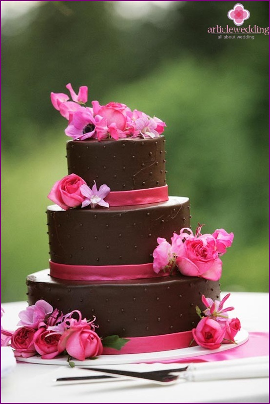 The contrasting nuances of a chocolate wedding