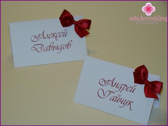 Cards for seating with bows