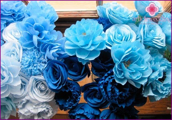 Elegant crepe paper flowers