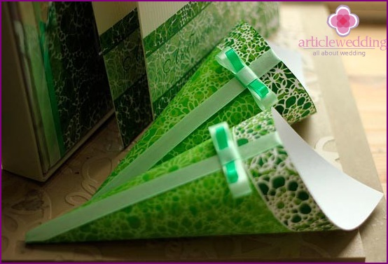 Hochzeitstaschen grün mit Satinbändern