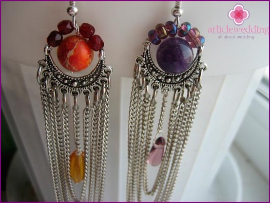 Earrings with chains and stones