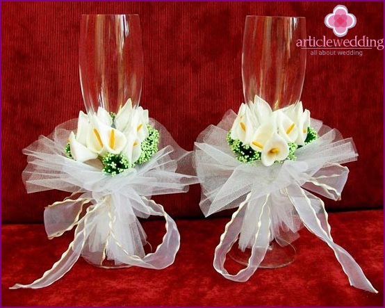 Glasses for newlyweds - the central accessory of a wedding