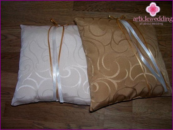 Pillows for wedding rings