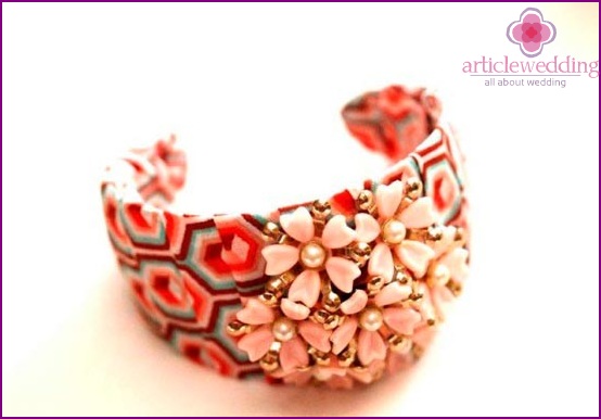 Stilvolles rosa Armband