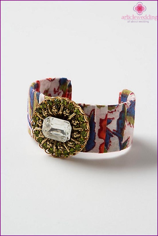 Chic bracelet made of fabric