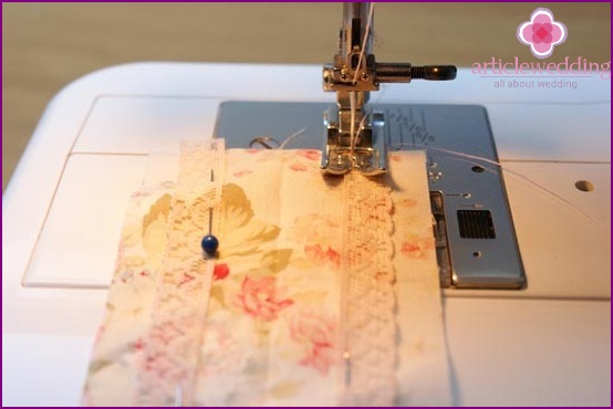 Sew lace to Tanya