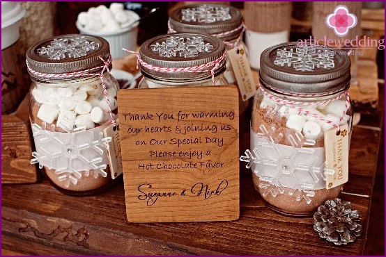 Sweet gifts to guests