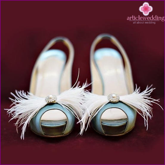 Original clips for wedding shoes