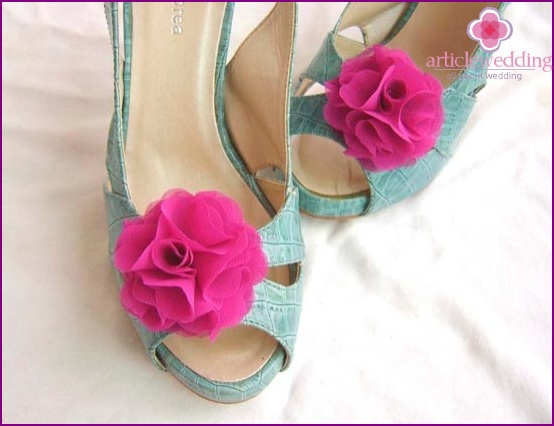 Cute clips for wedding shoes