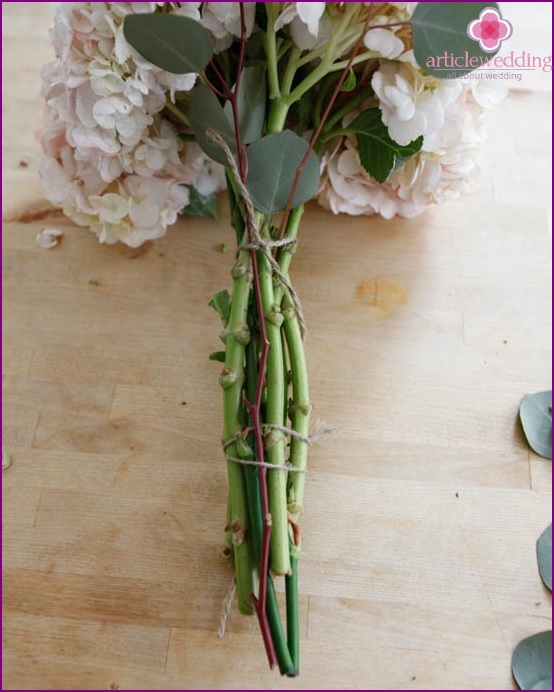 Insert eucalyptus into the bouquet