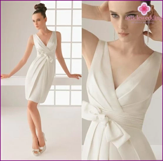 Sheath / Column V-Neck Dress