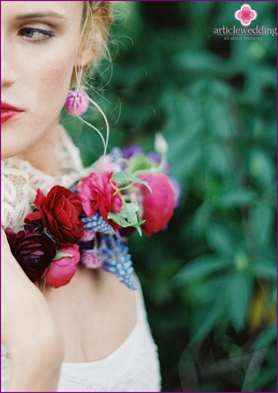 Unusual necklace for the bride