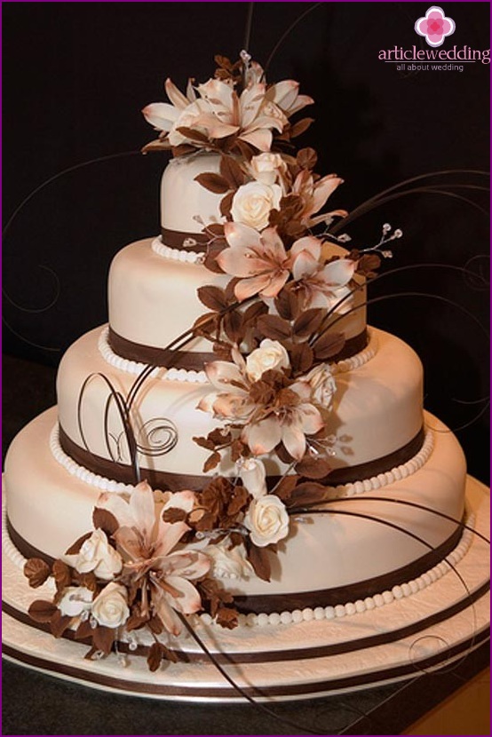 Pastel de bodas de arena y chocolate