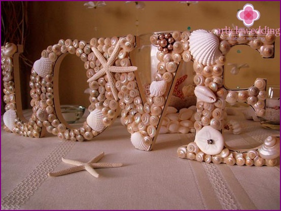 Lettres en coquillage