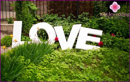 Volume letters for garden decoration