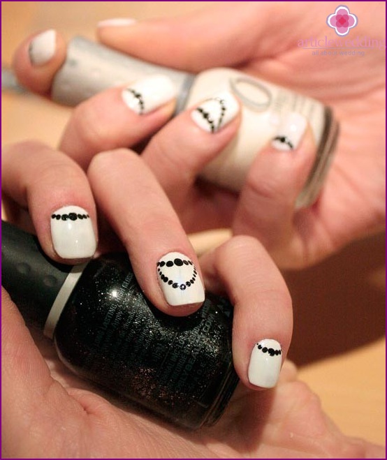 Moon manicure