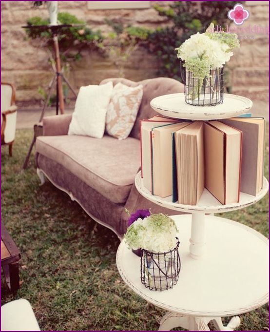 Sofa zone for a book wedding