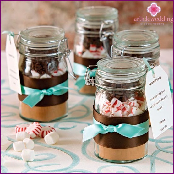 Sweet bonbonnieres in jars