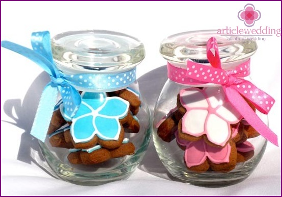 Cookies in jars