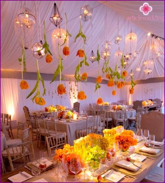 Beautiful flowers in the decor of the hall