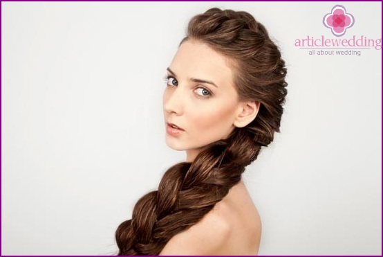 Wedding hairstyles with braids: incomparable and elegant!