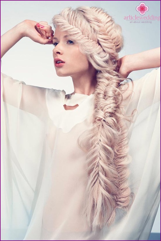 Wedding hairstyles with braids: incomparable and elegant!