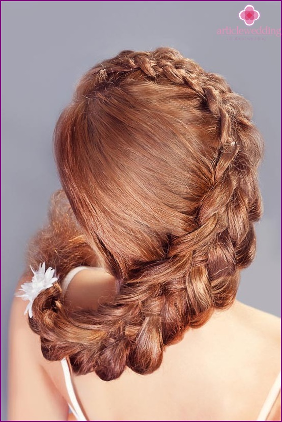 Wedding hairstyles with braids: incomparable and elegant!