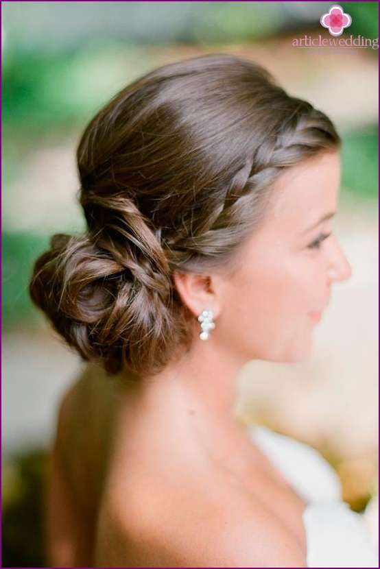 Wedding hairstyles with braids: incomparable and elegant!