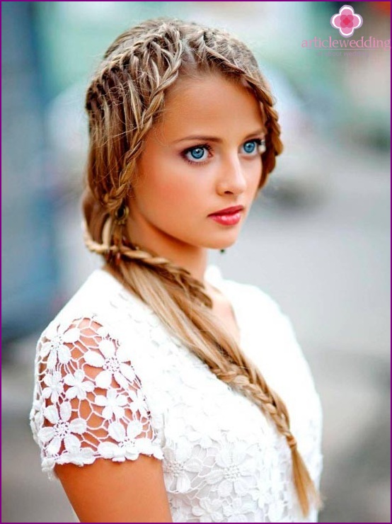 Wedding hairstyles with braids: incomparable and elegant!