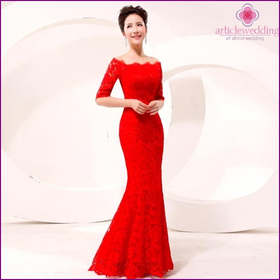 Robe en dentelle rouge