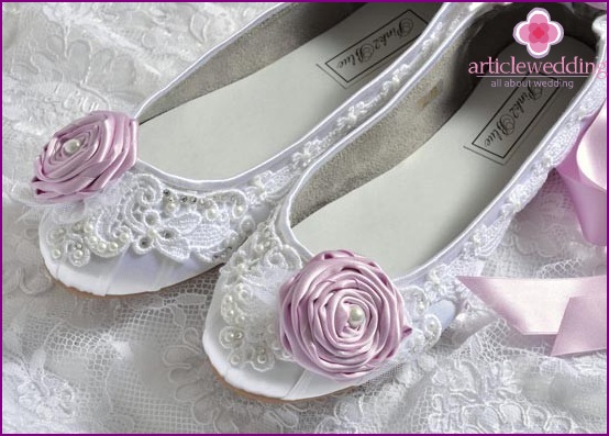 Lace ballet shoes for a wedding