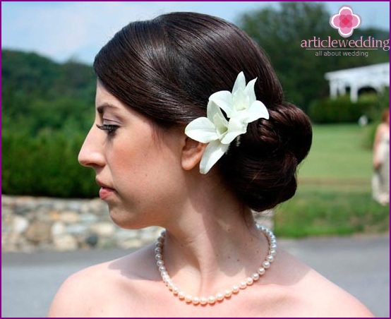 Floral hair ornament