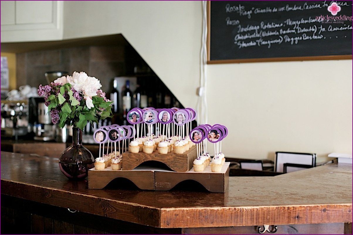 Original seating cards with photos of guests