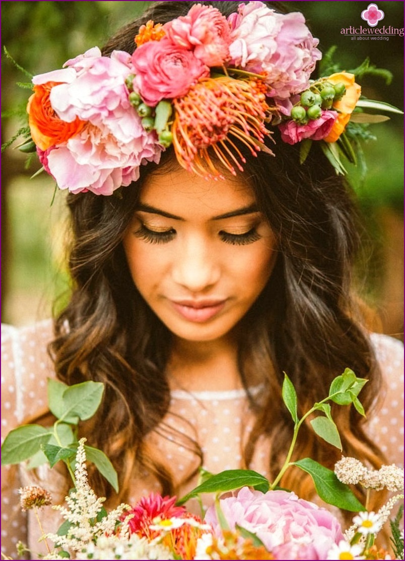 The image of the bride for a honey wedding