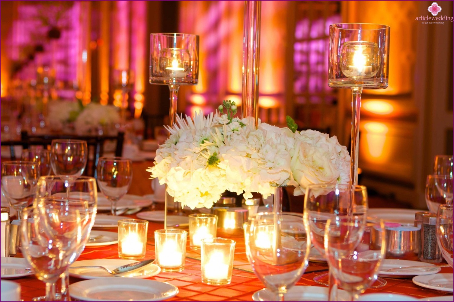 Wedding lighting exclusively by candles
