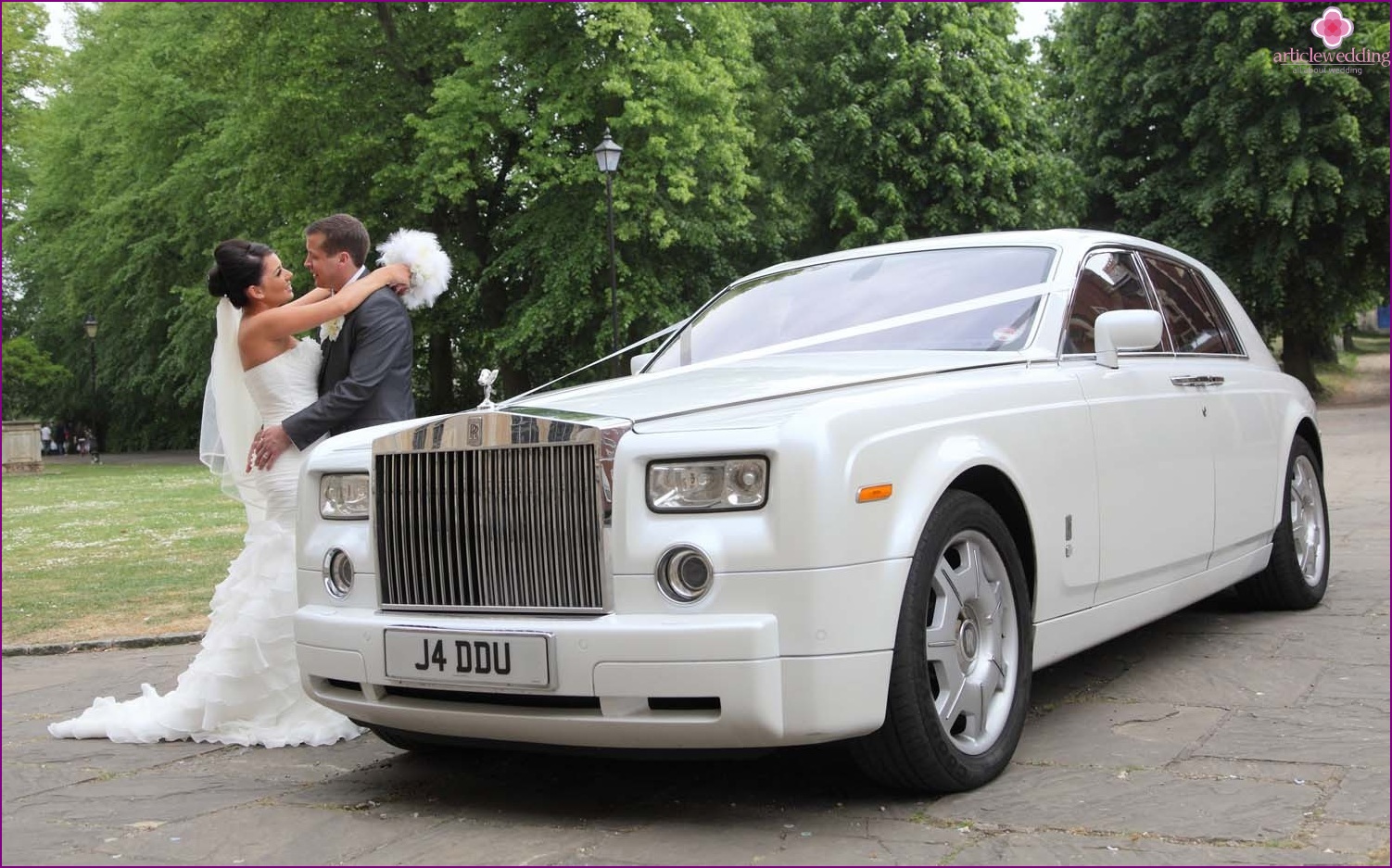 Carro branco para um casamento