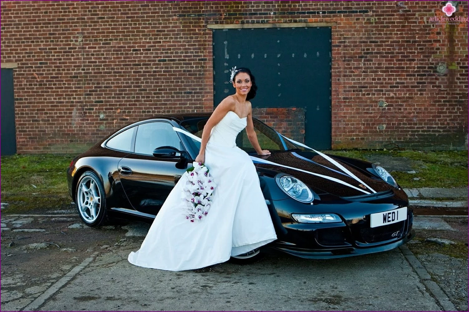 Schwarzes Auto für eine Hochzeit