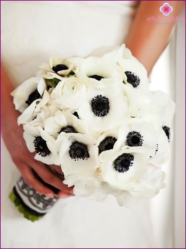 Brautstrauß für die Hochzeit im Stil von Coco Chanel