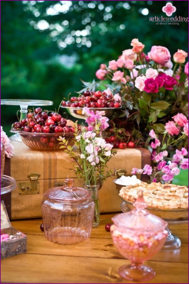 Table de mariage cerise douce