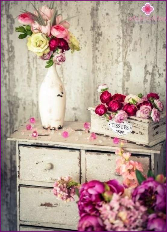 Fleurs dans le décor de la chambre