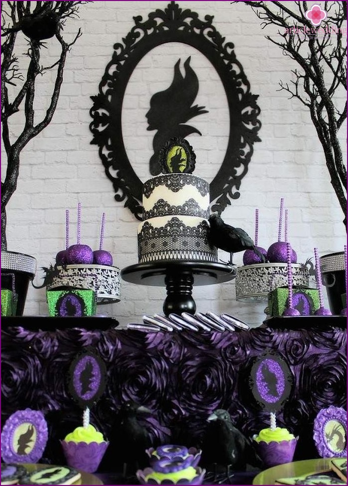 Maleficent style wedding cake