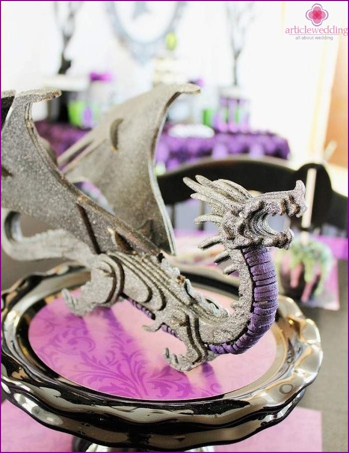 Dragon figurine