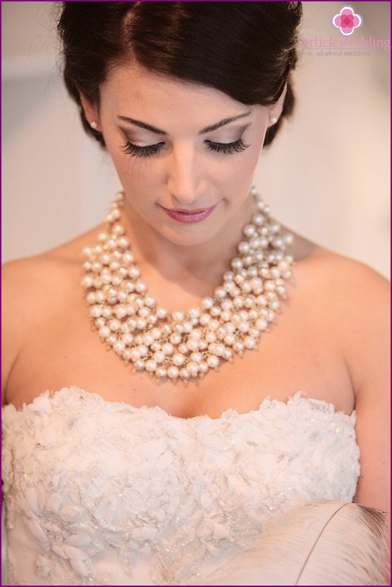 Pearls in the image of a bride