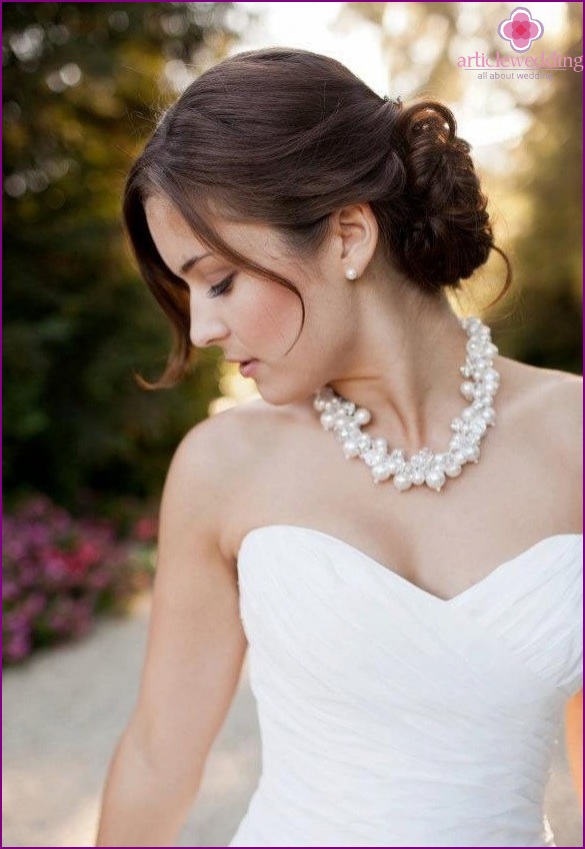 Pearls in the image of a bride