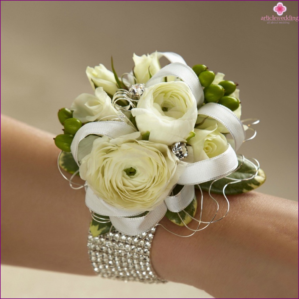Bracelet with flowers