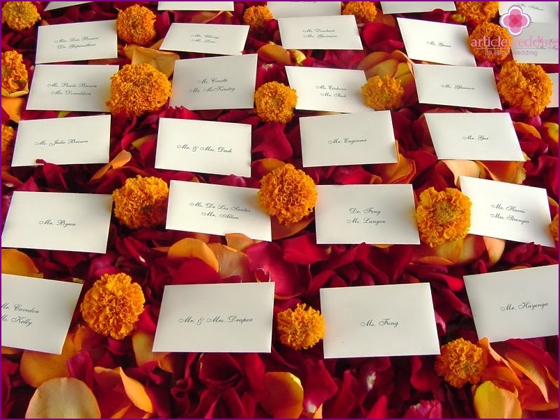 Placing cards on the petals