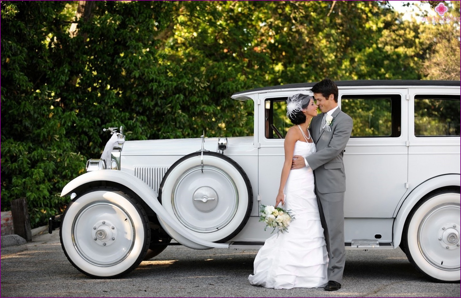 Retro car for the wedding in the style of the Great Gatsby