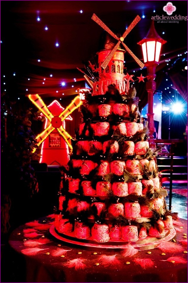 Cake in the style of the Moulin Rouge