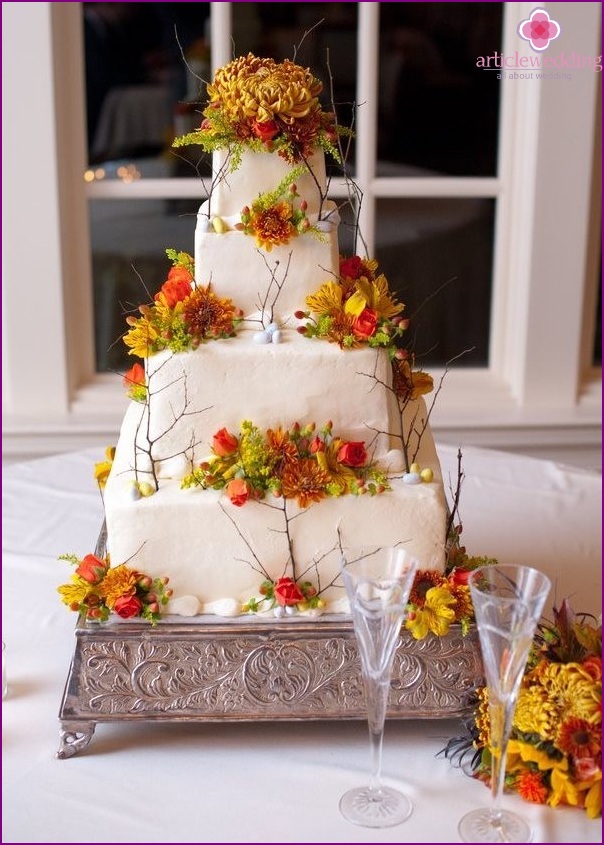 Pastel de boda en estilo otoñal